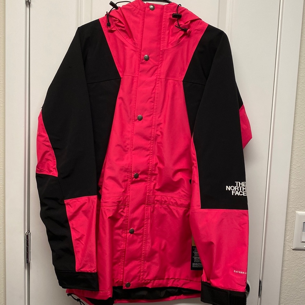 The North Face 94 Retro Mountain Light Jacket in Mr. Pink.
